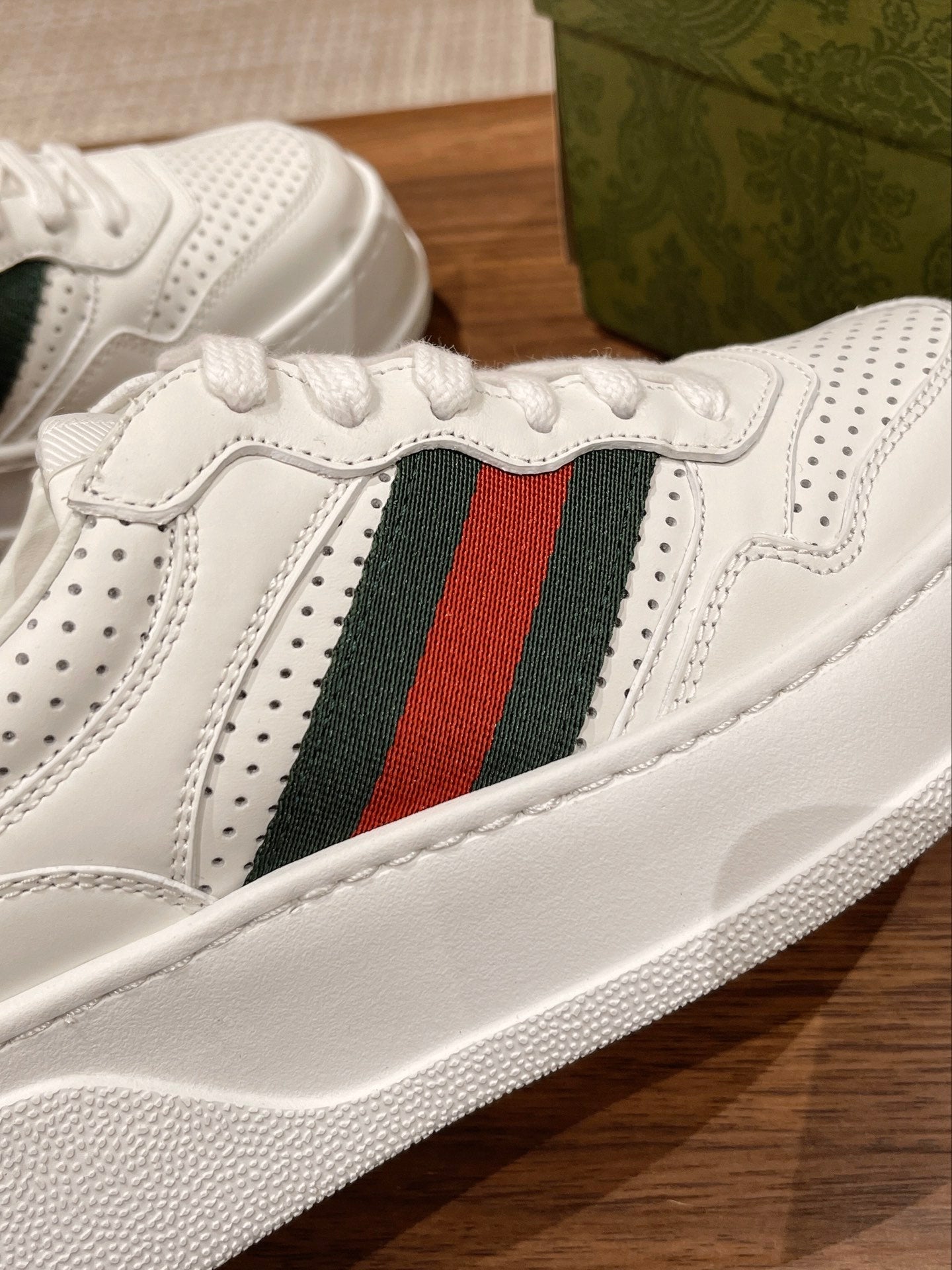 Couple's 𝐂𝐡𝐮𝐧𝐤𝐲  latest biscuit shoes