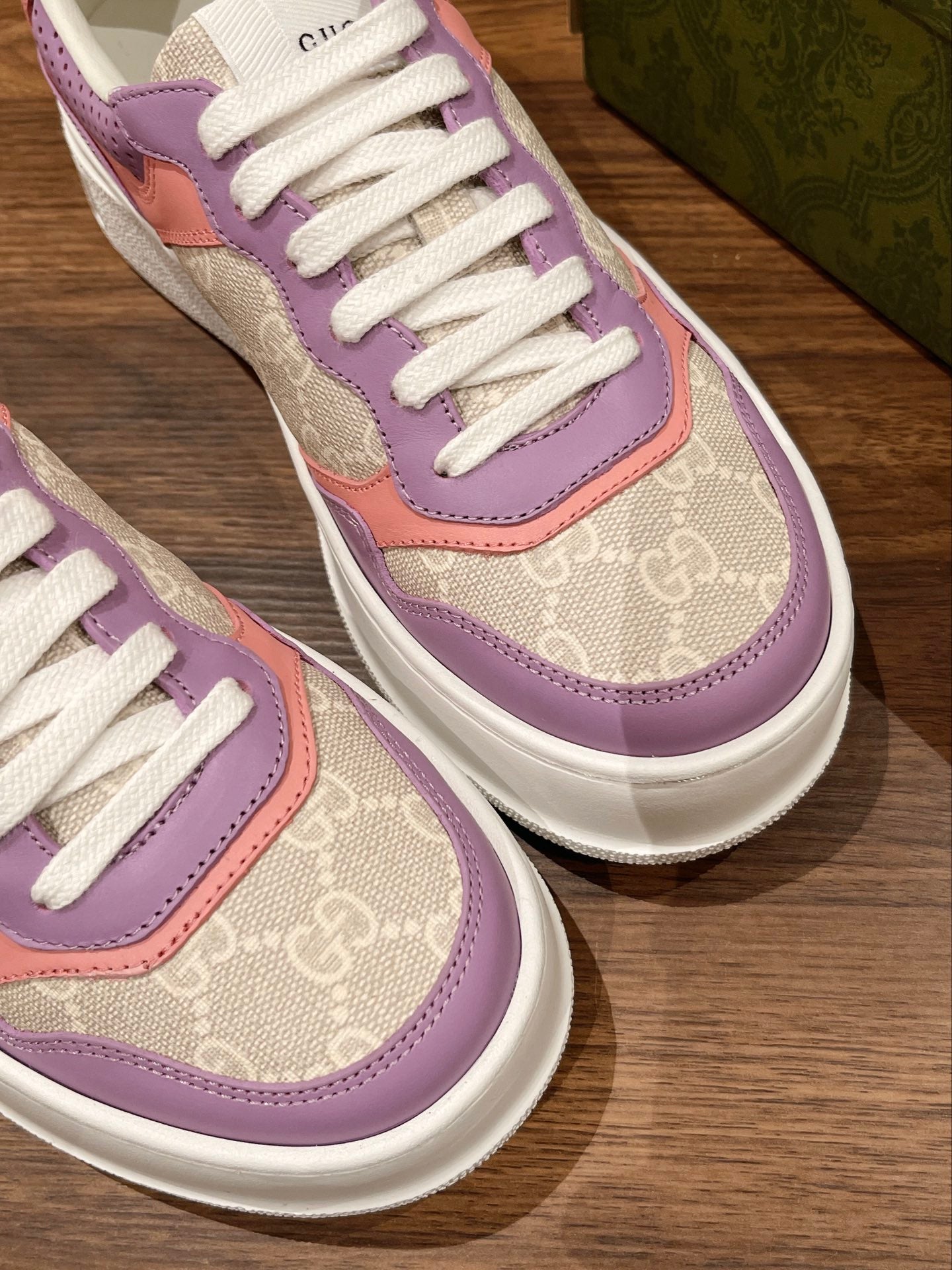 Couple's 𝐂𝐡𝐮𝐧𝐤𝐲  latest biscuit shoes