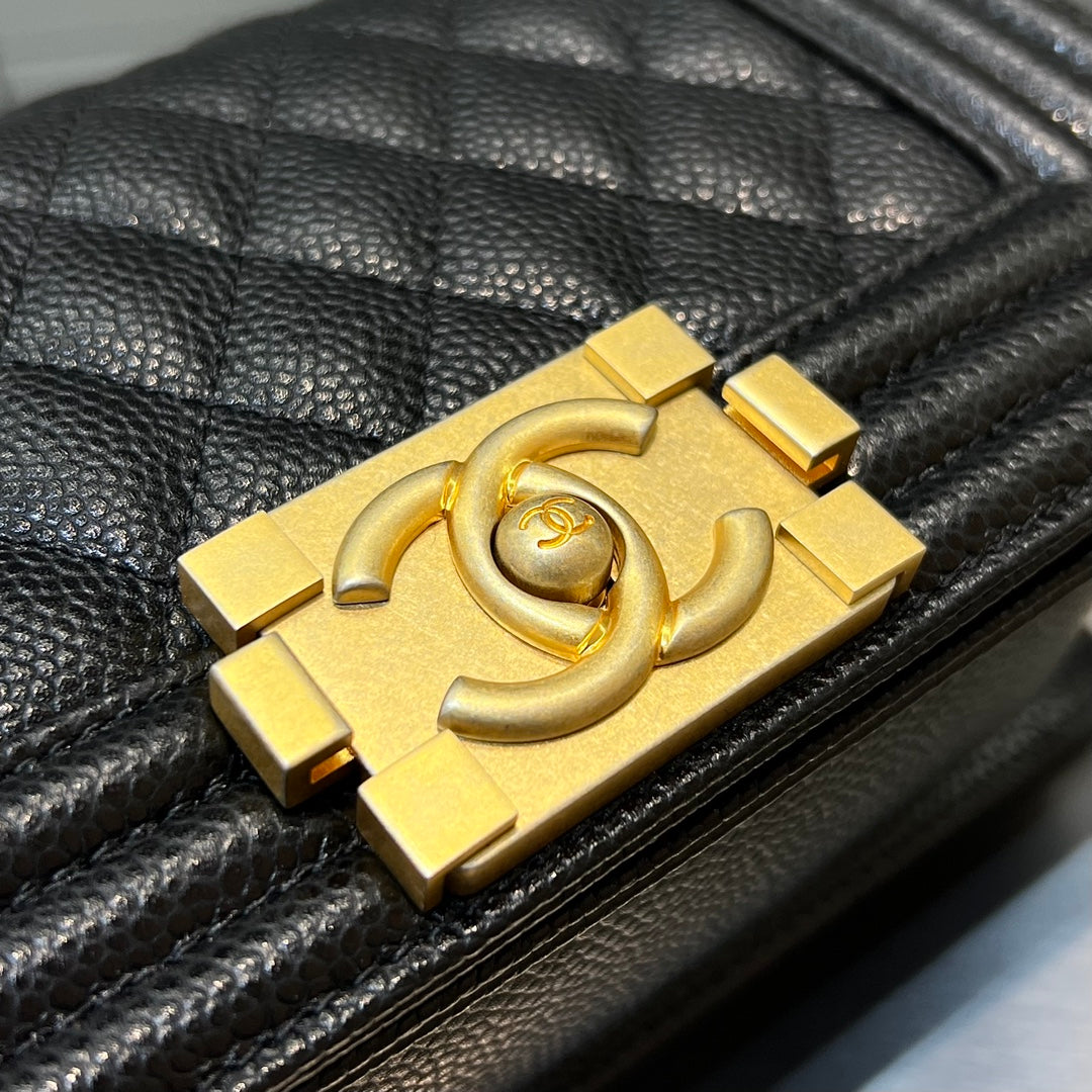 CH  SMALL BOY HANDBAG 20 Grained Calfskin Black