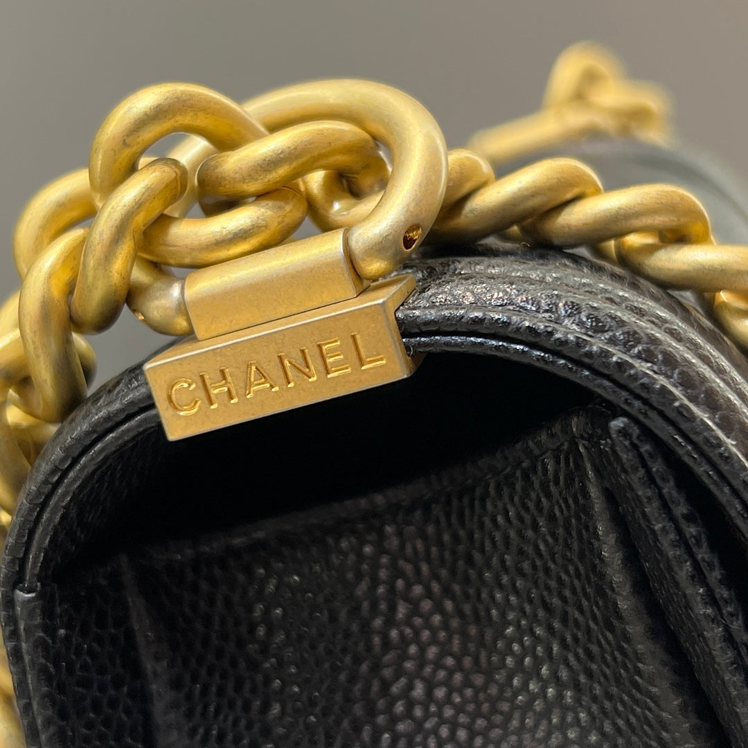 CH  SMALL BOY HANDBAG 20 Grained Calfskin Black