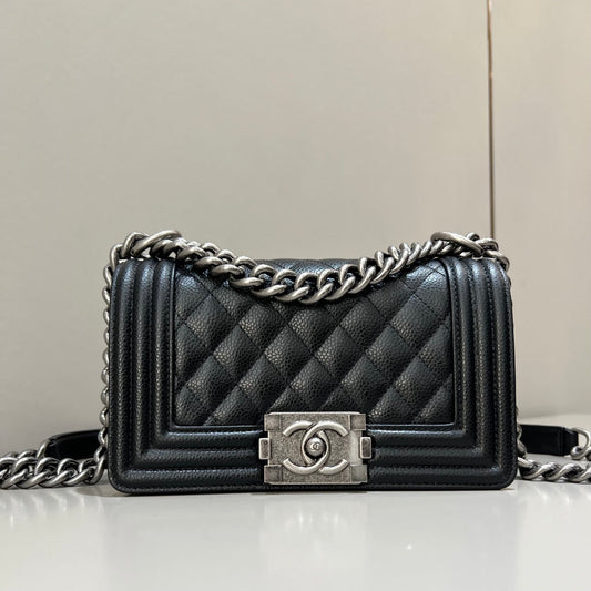 CH  SMALL BOY HANDBAG 20 Grained Calfskin Black