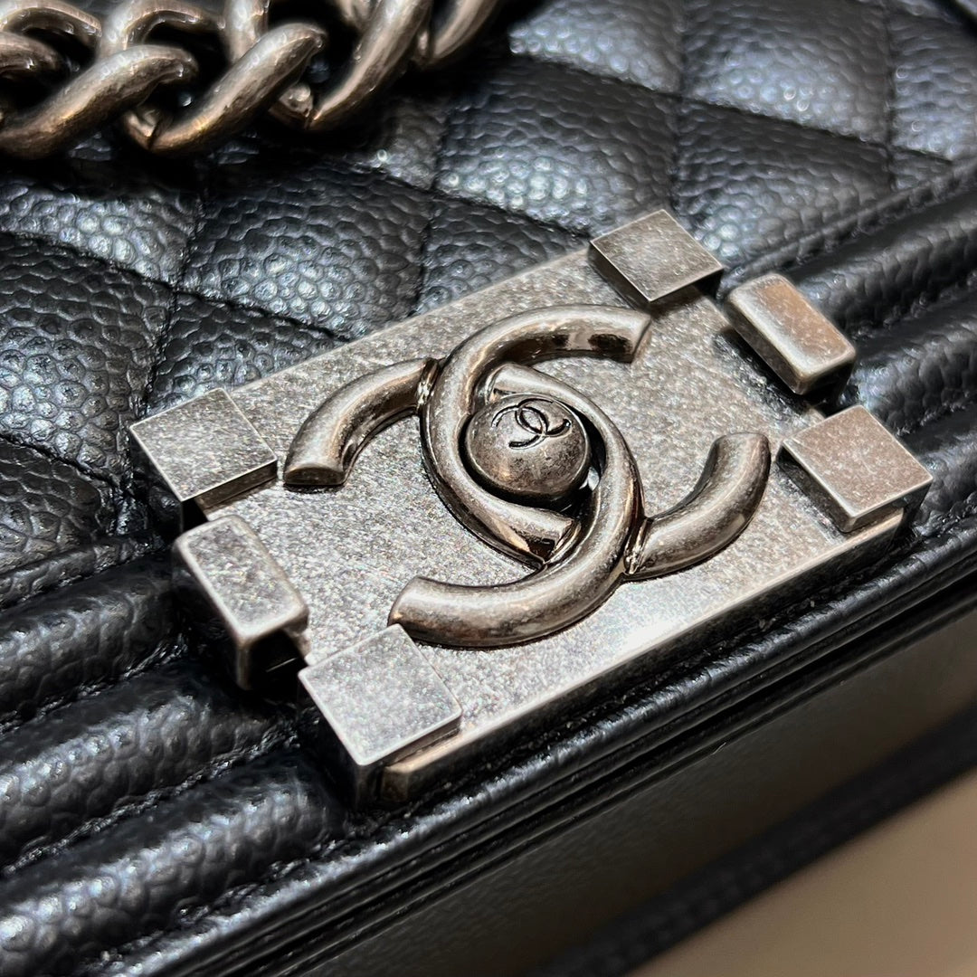 CH  SMALL BOY HANDBAG 20 Grained Calfskin Black