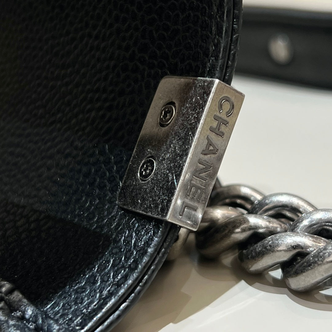 CH  SMALL BOY HANDBAG 20 Grained Calfskin Black