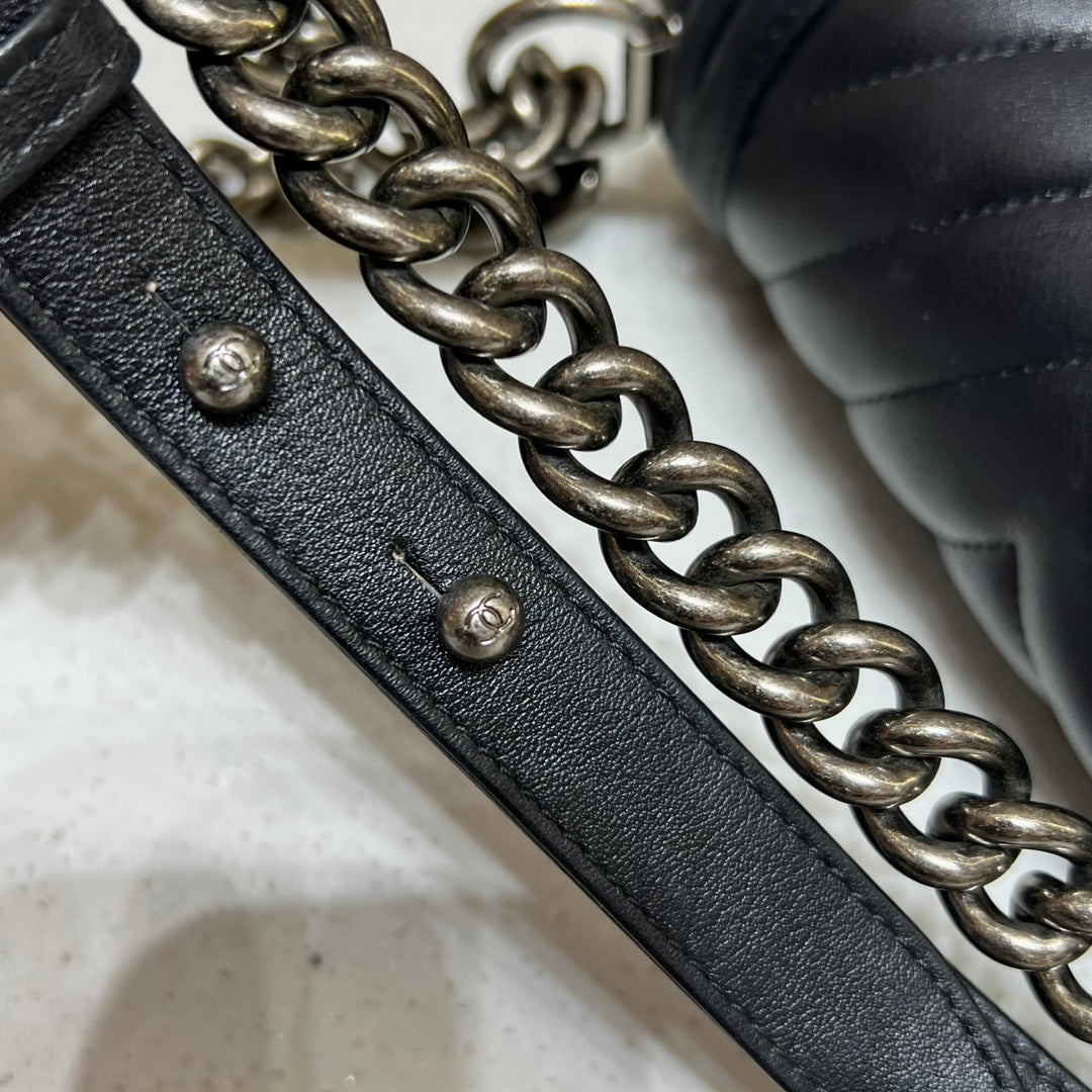 CH SMALL BOY HANDBAG 20 Calfskin V Pattern Black