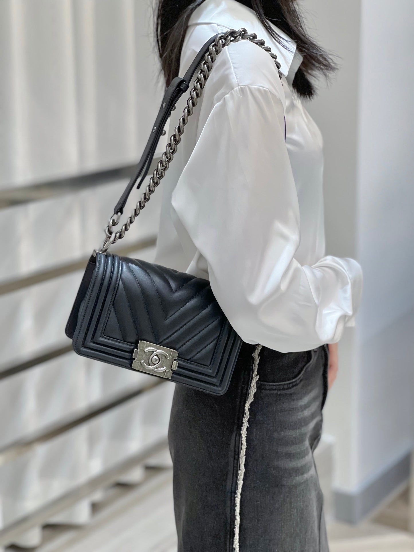 CH SMALL BOY HANDBAG 20 Calfskin V Pattern Black