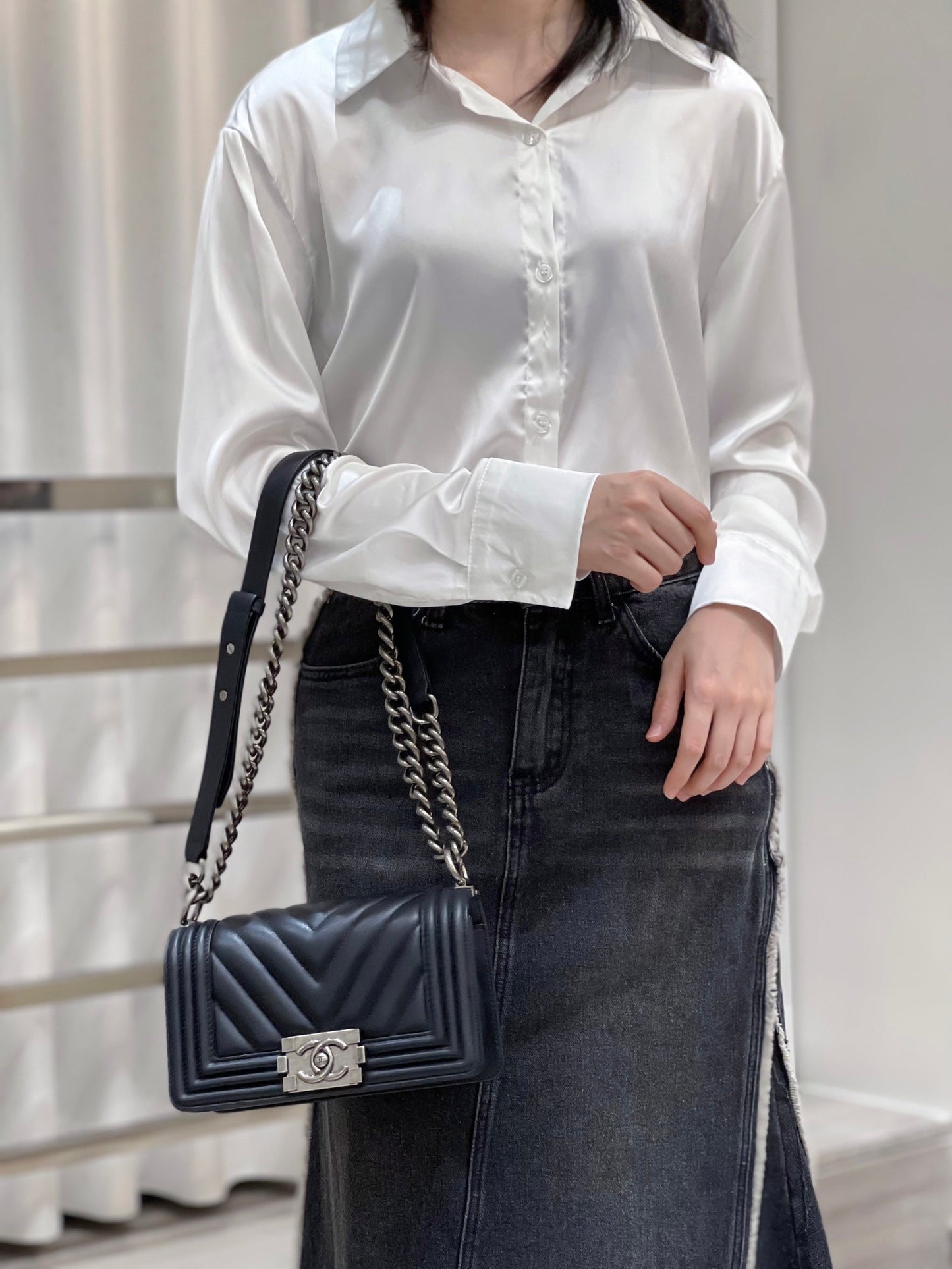 CH SMALL BOY HANDBAG 20 Calfskin V Pattern Black