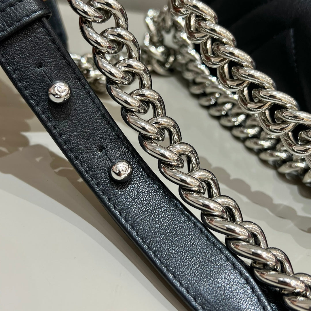 CH SMALL BOY HANDBAG 20 Calfskin V Pattern Black