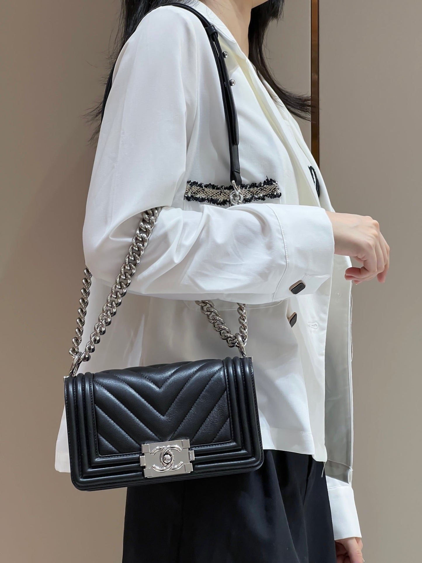 CH SMALL BOY HANDBAG 20 Calfskin V Pattern Black