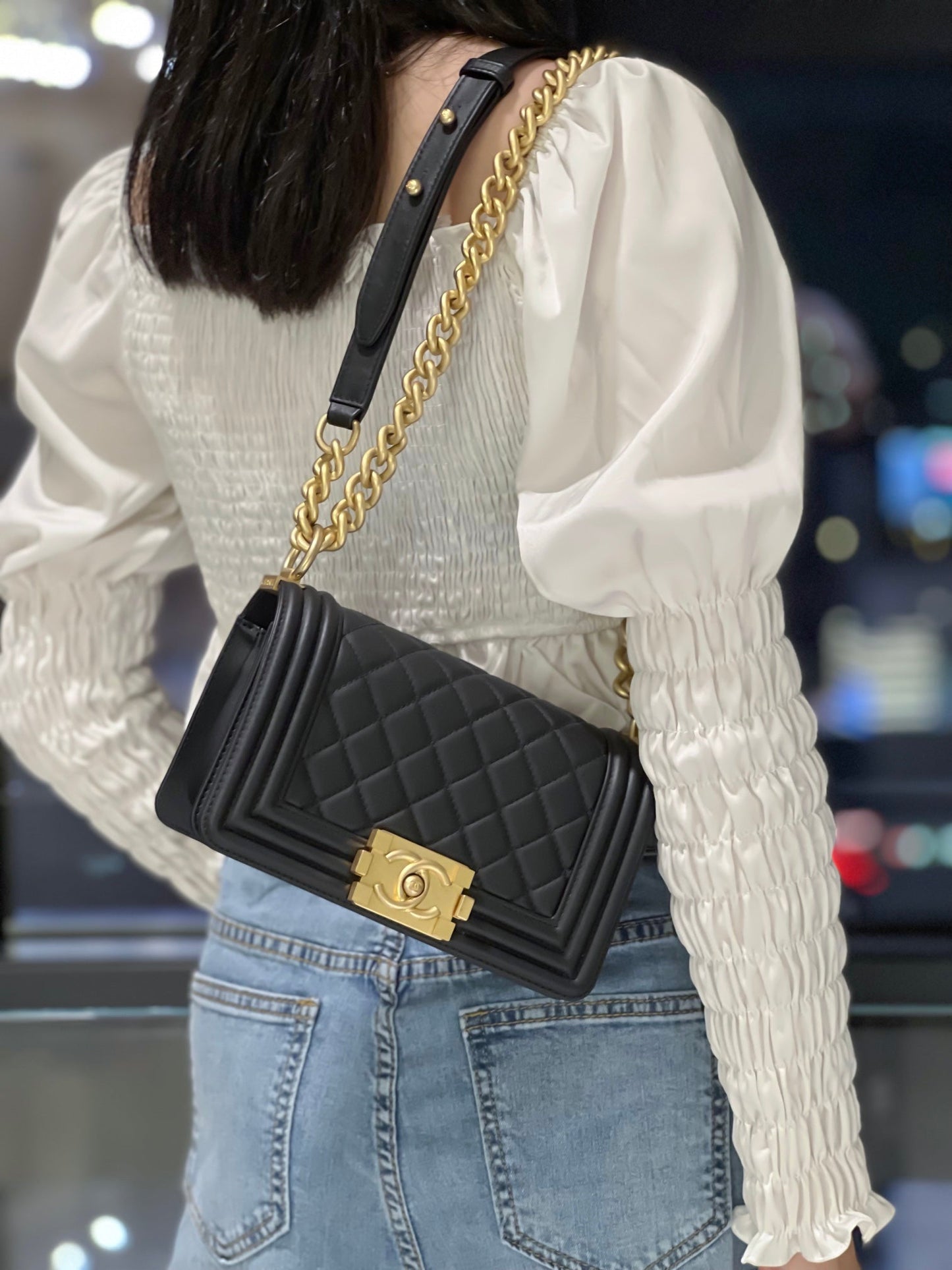 CH SMALL BOY HANDBAG 20 Calfskin Black