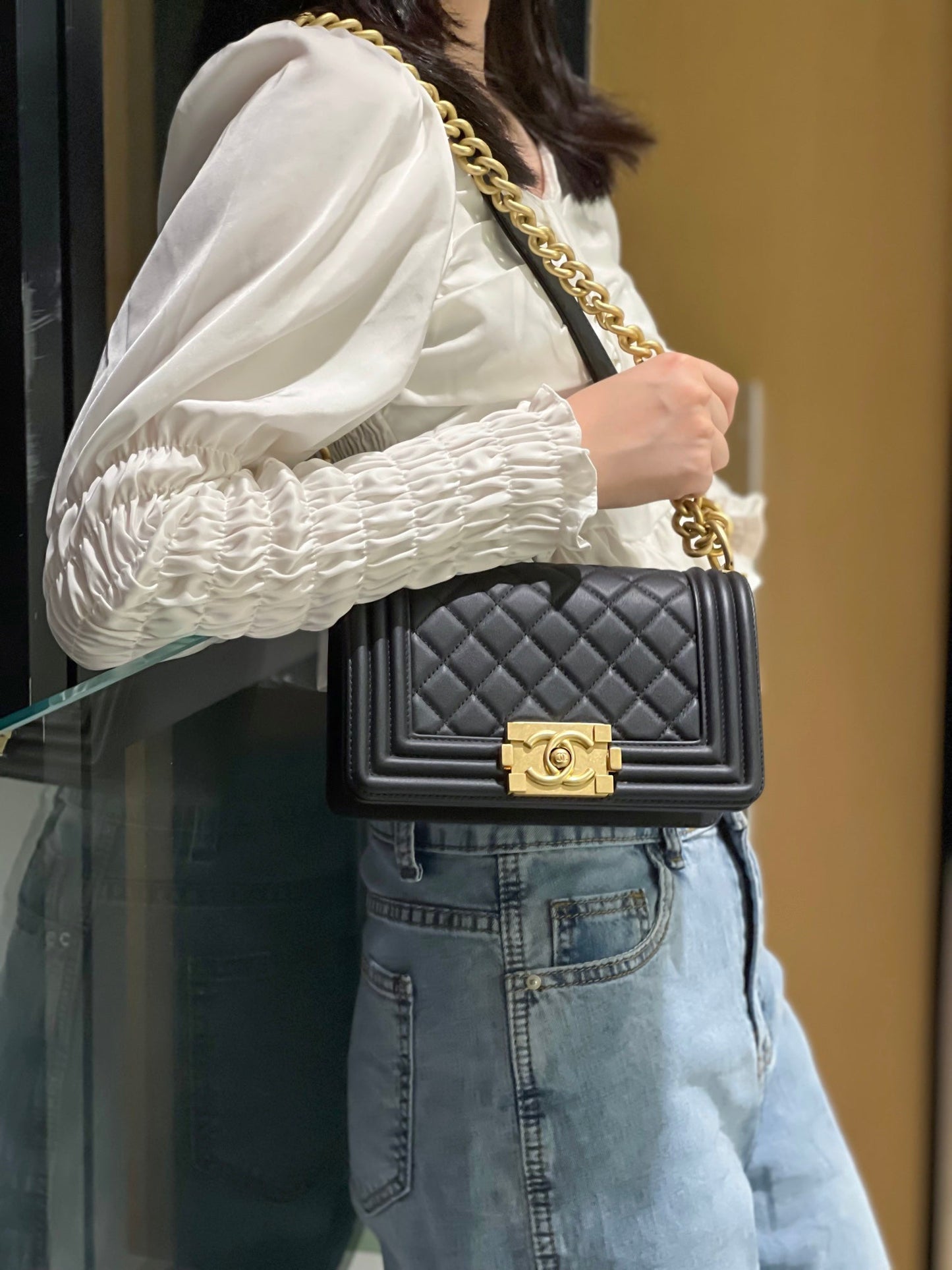 CH SMALL BOY HANDBAG 20 Calfskin Black