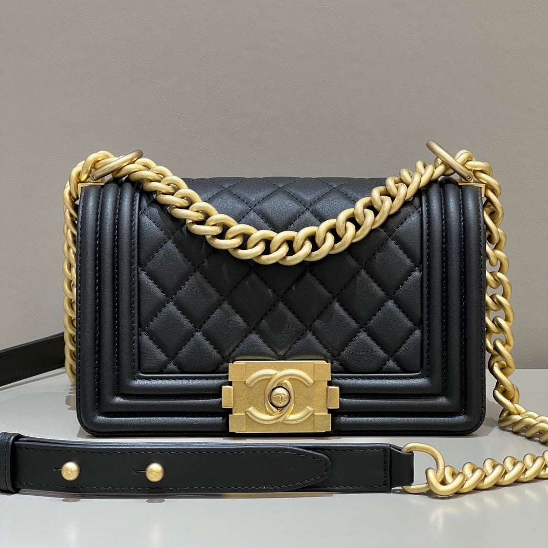 CH SMALL BOY HANDBAG 20 Calfskin Black