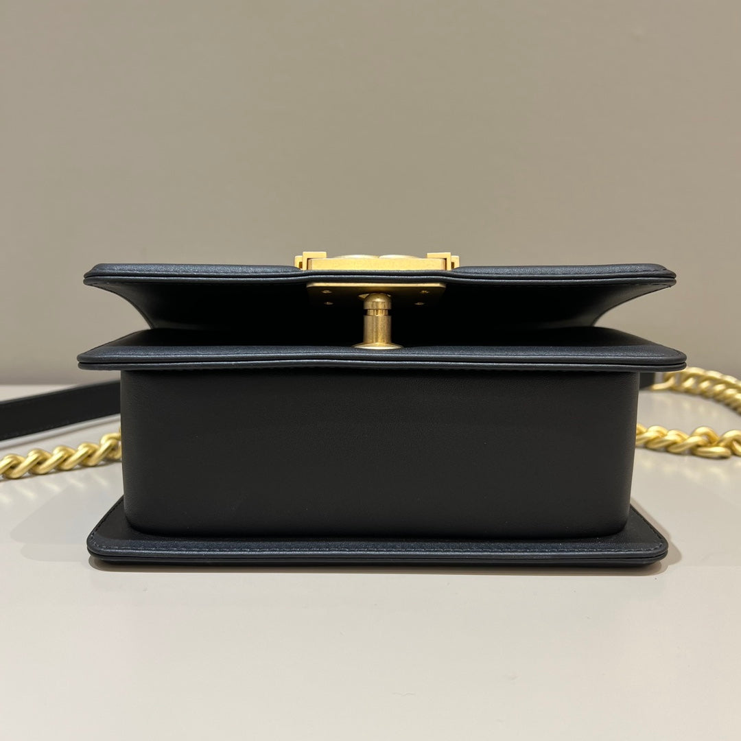 CH SMALL BOY HANDBAG 20 Calfskin Black