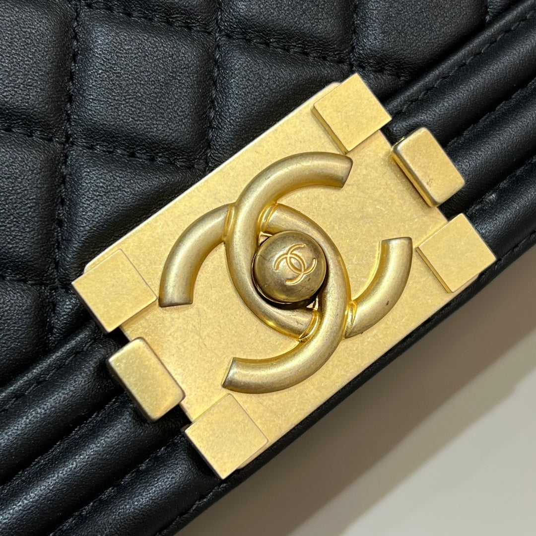 CH SMALL BOY HANDBAG 20 Calfskin Black