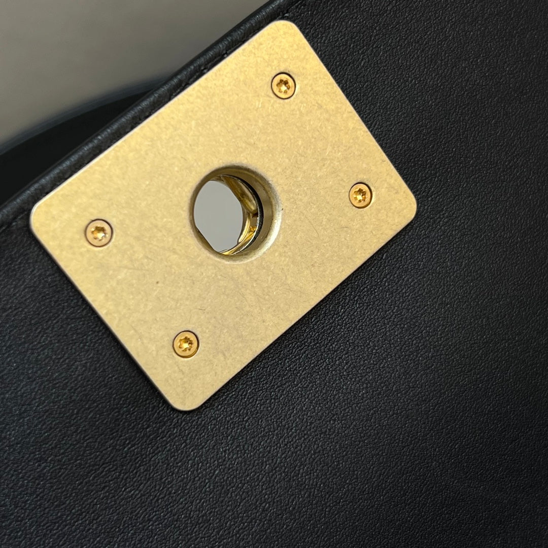 CH SMALL BOY HANDBAG 20 Calfskin Black