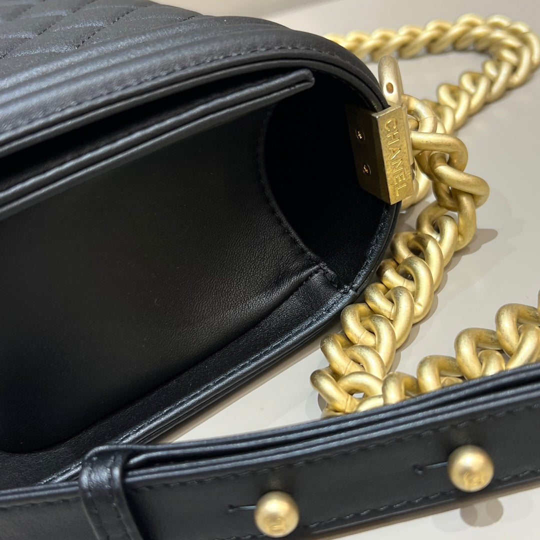 CH SMALL BOY HANDBAG 20 Calfskin Black