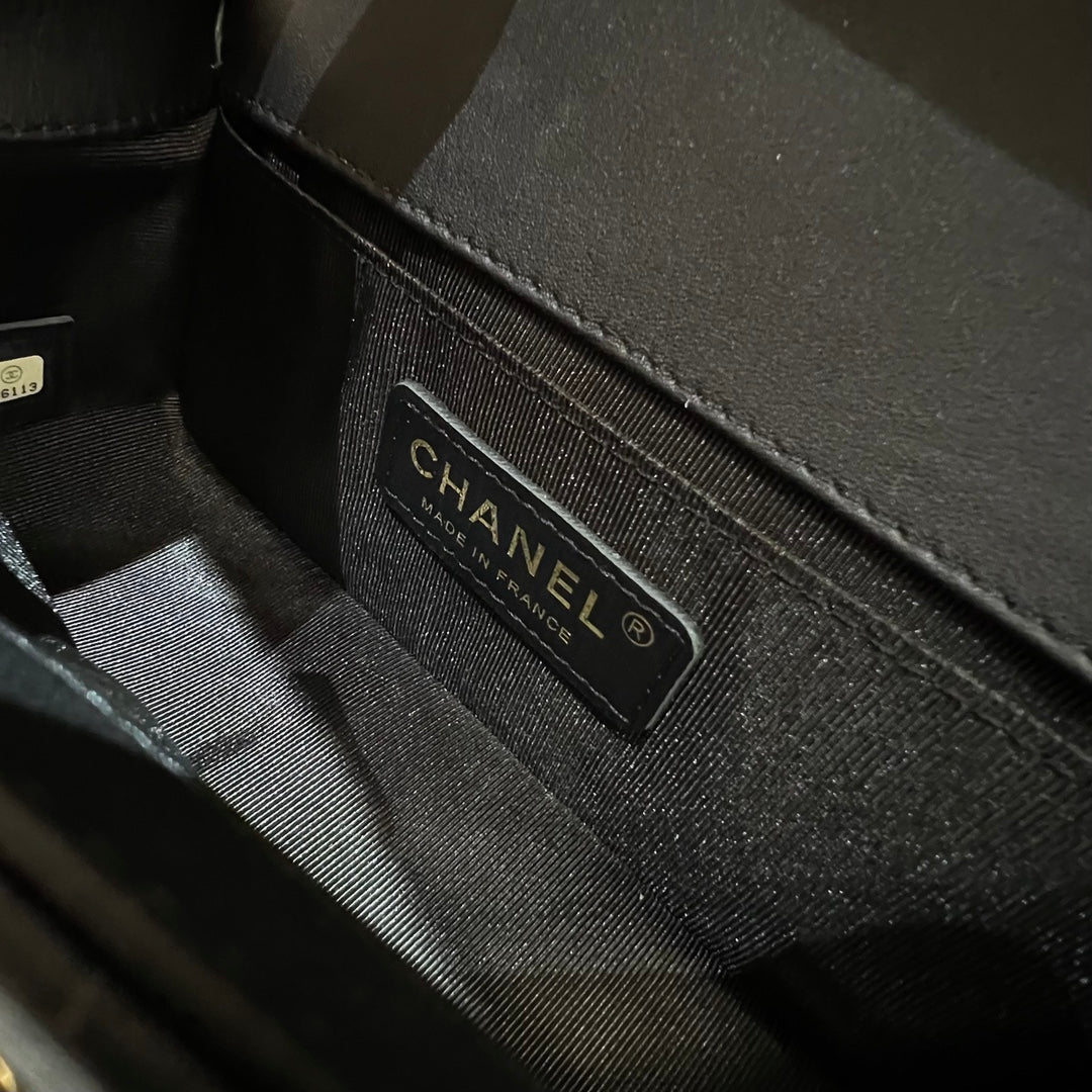 CH SMALL BOY HANDBAG 20 Calfskin Black