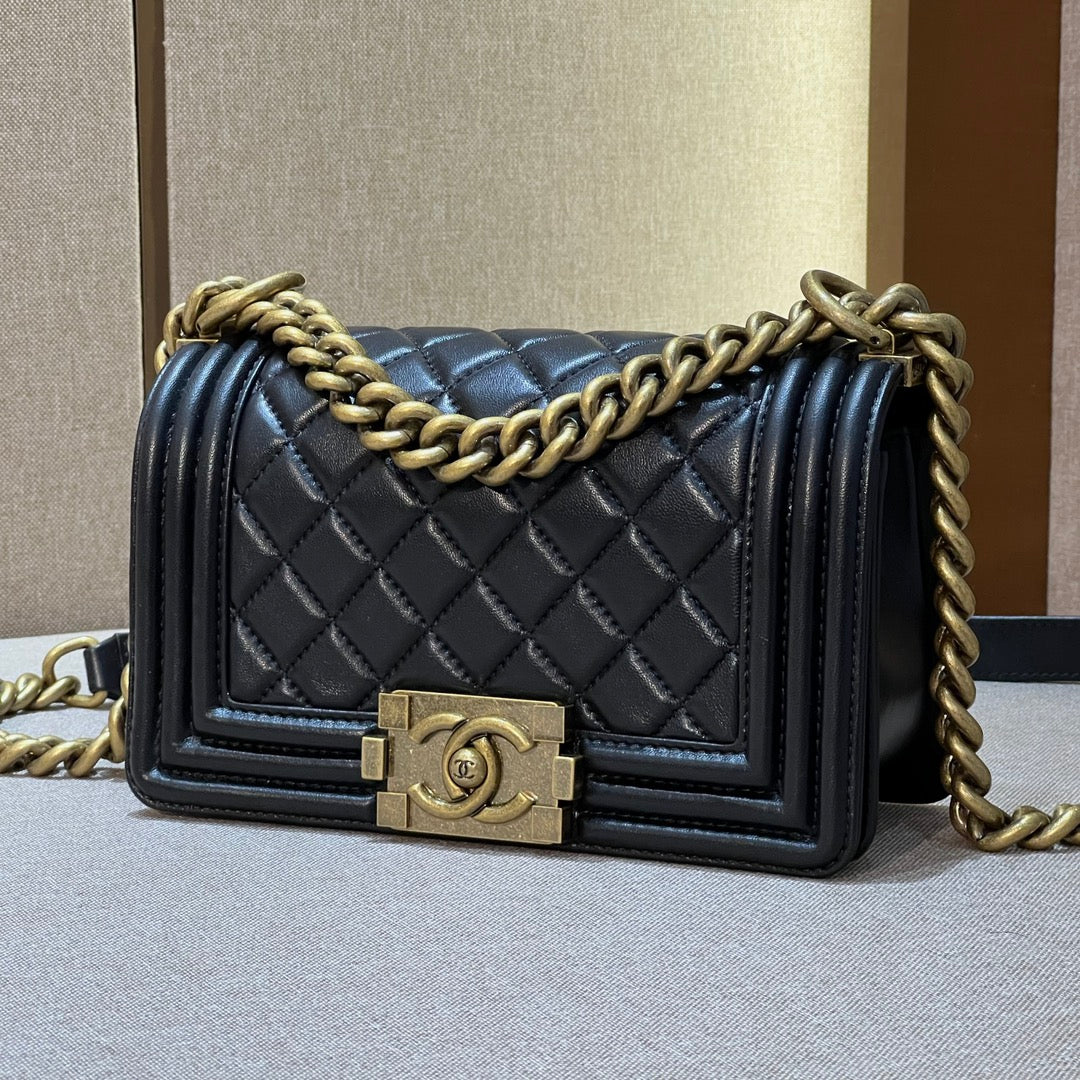 CH SMALL BOY HANDBAG 20 Lambskin Black