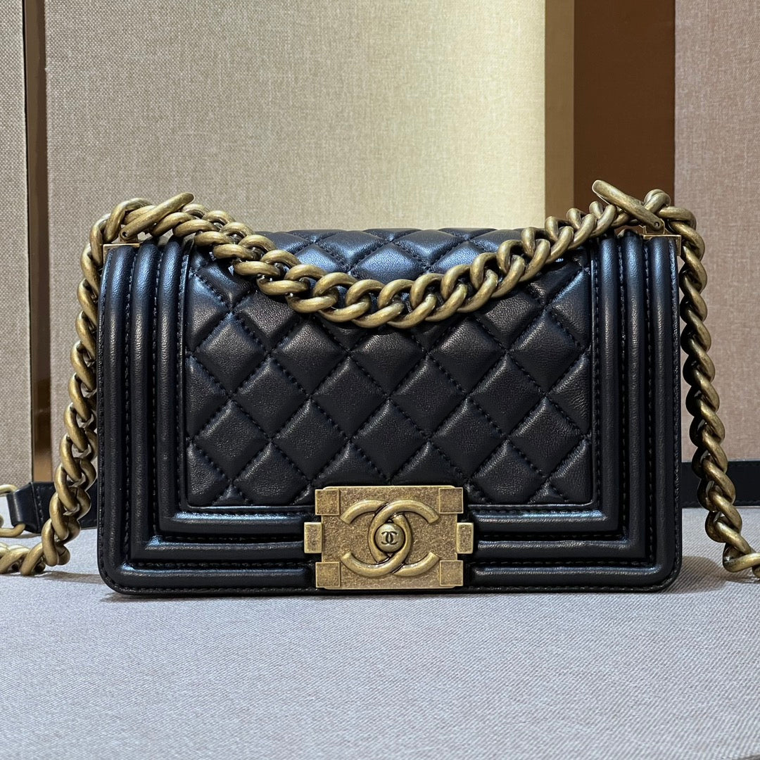 CH SMALL BOY HANDBAG 20 Lambskin Black