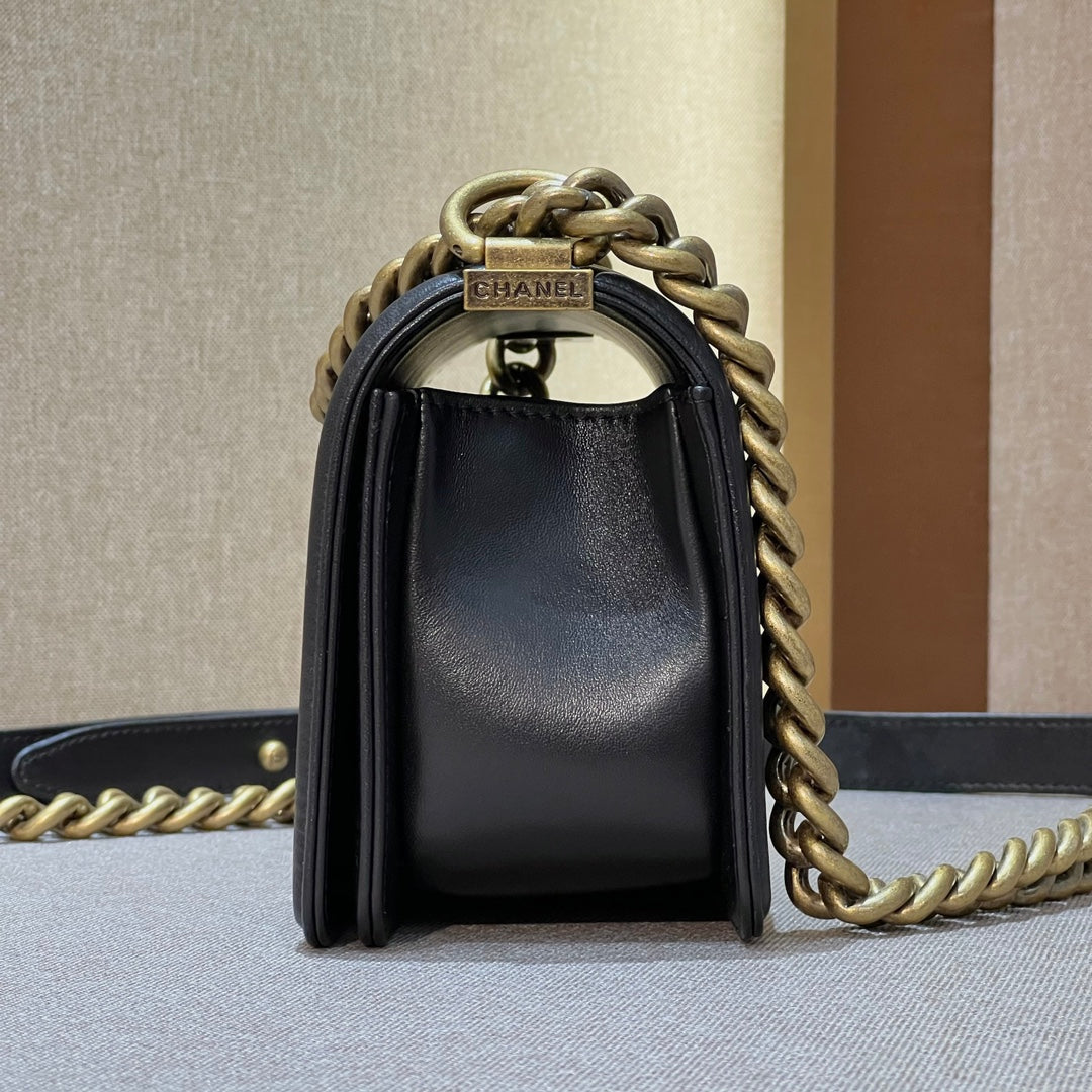 CH SMALL BOY HANDBAG 20 Lambskin Black