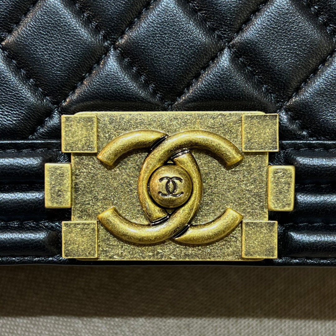 CH SMALL BOY HANDBAG 20 Lambskin Black