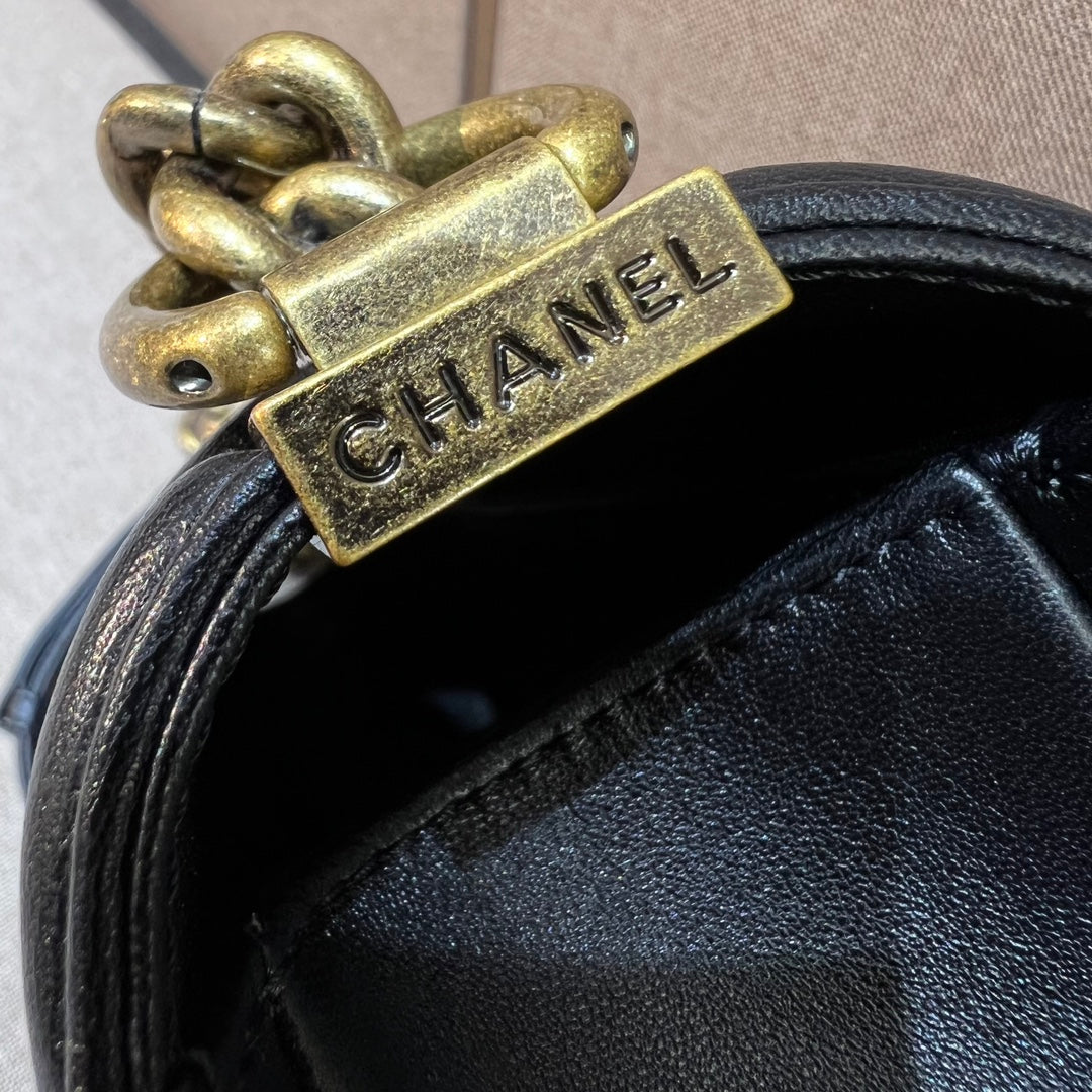 CH SMALL BOY HANDBAG 20 Lambskin Black