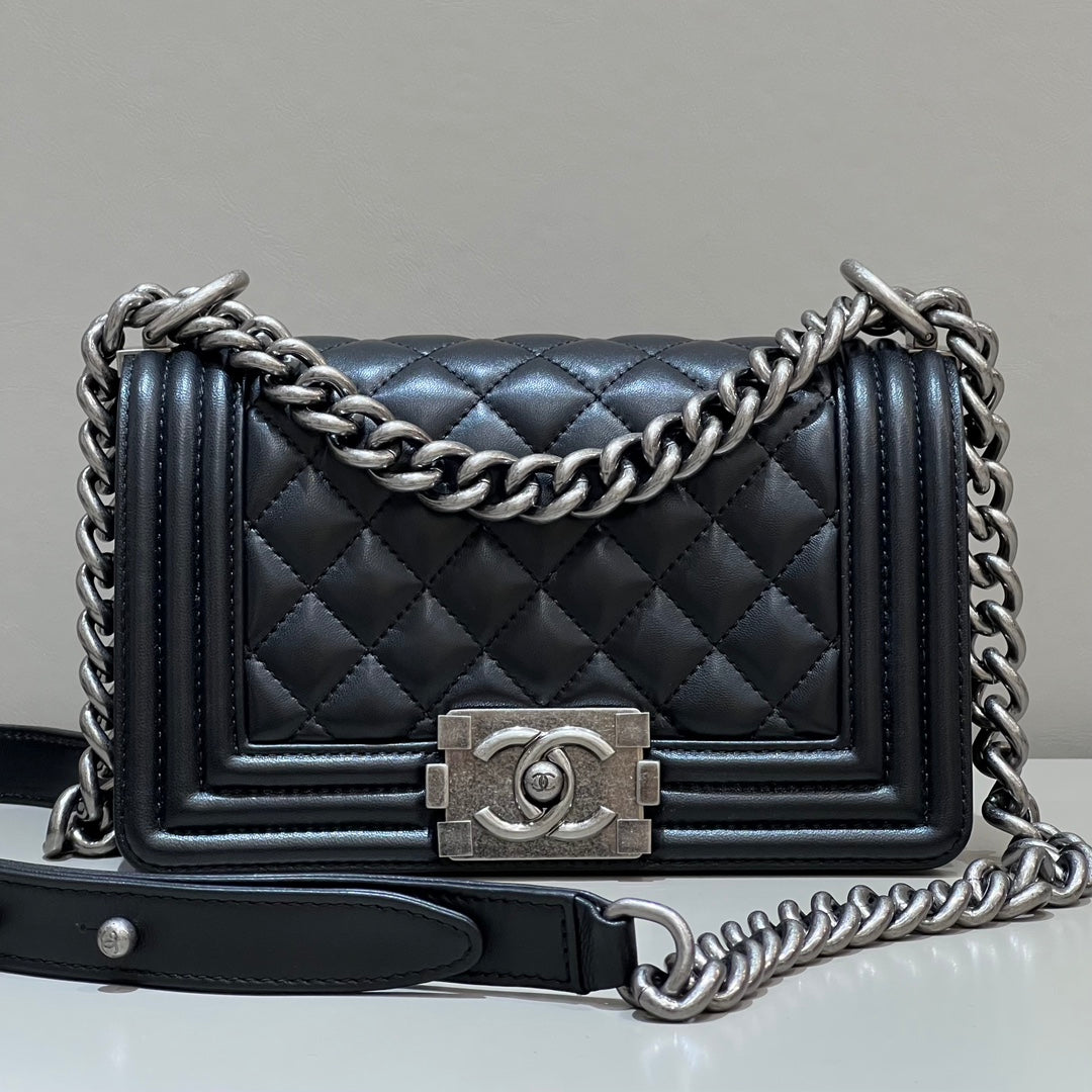 CH SMALL BOY HANDBAG 20 Lambskin Black