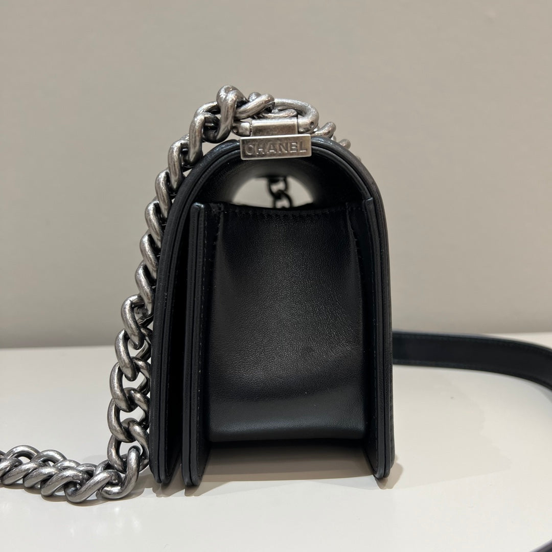 CH SMALL BOY HANDBAG 20 Lambskin Black