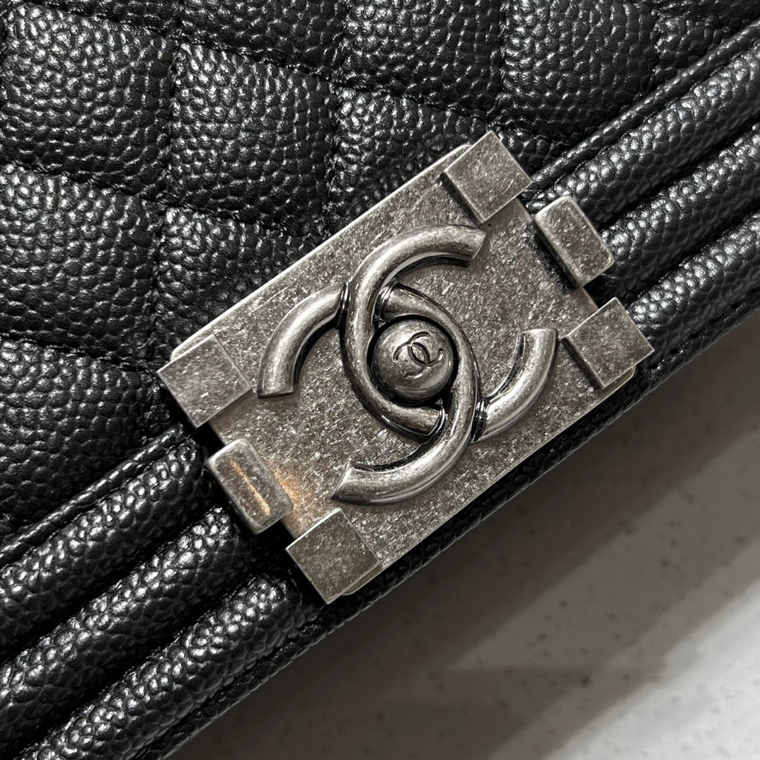 CH BOY HANDBAG 25 Grained Calfskin Black