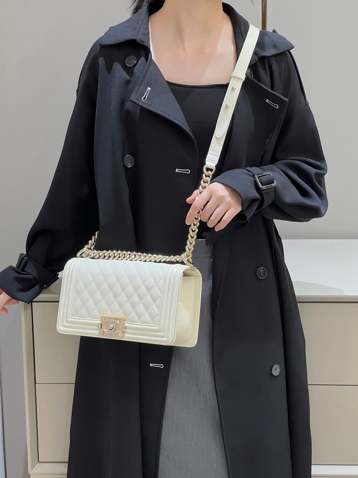 CH BOY HANDBAG 25 Small Grained Calfskin Ivory White