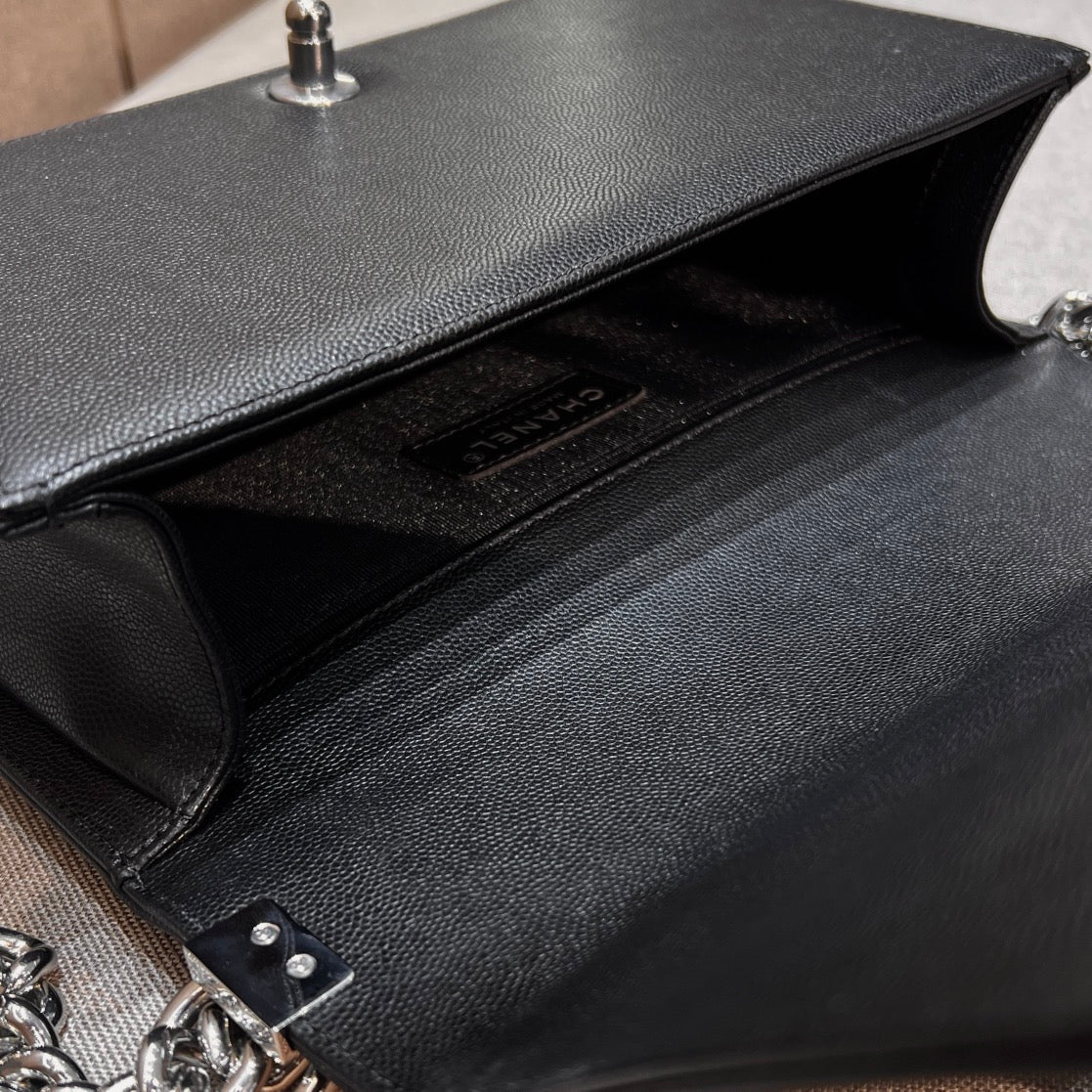 CH BOY HANDBAG 25 Small Grained Calfskin V Pattern Black