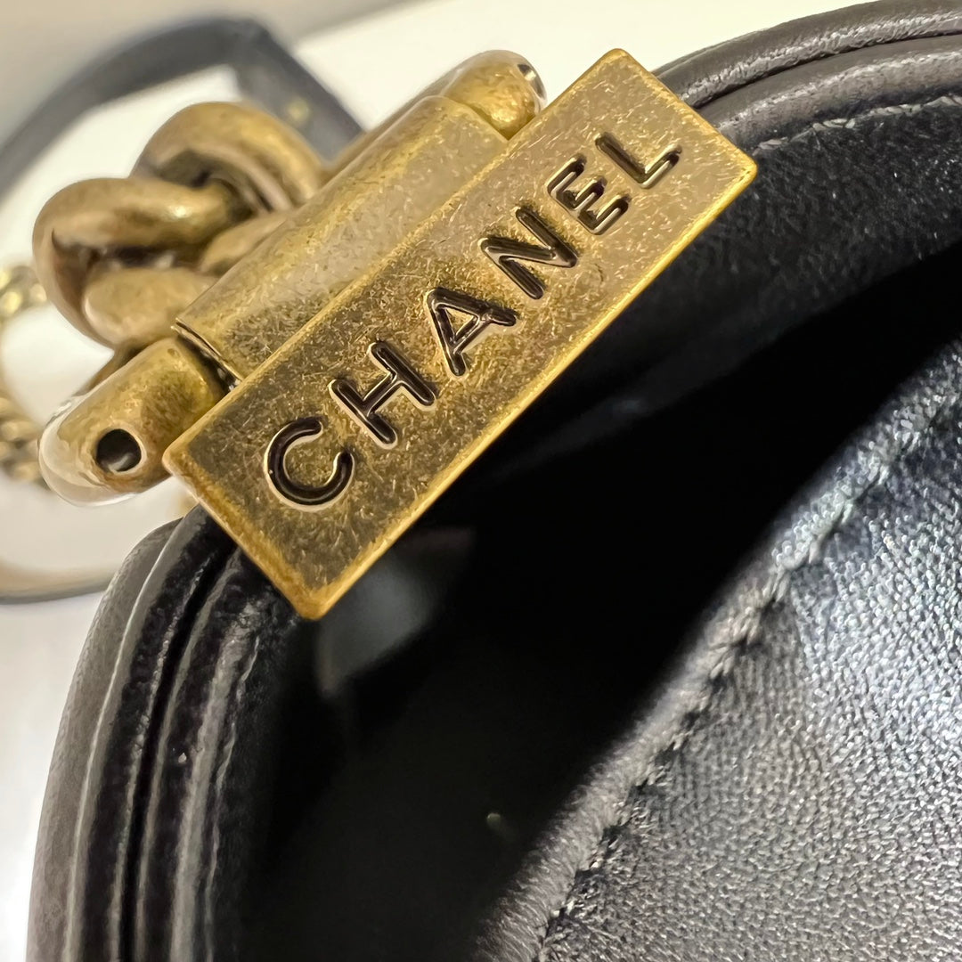 CH BOY HANDBAG 25  Lambskin Black