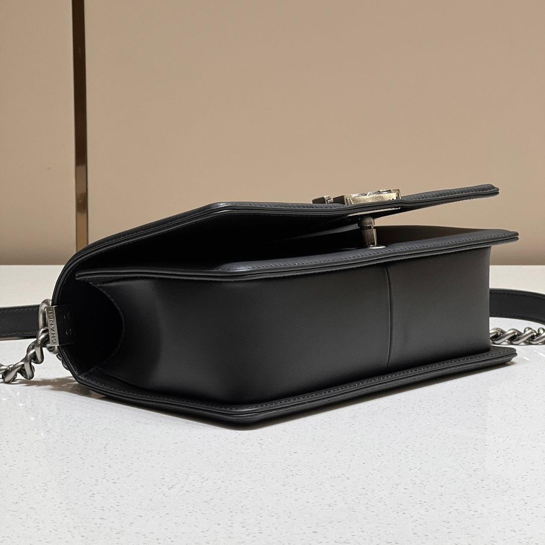 CH BOY HANDBAG 25 Grained Calfskin Black