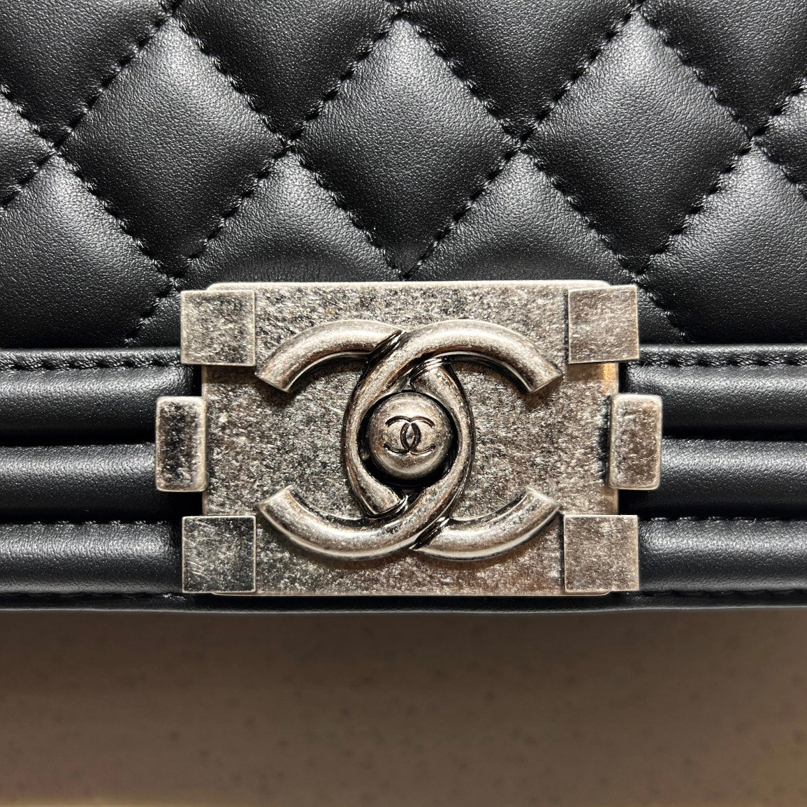 CH BOY HANDBAG 25 Grained Calfskin Black