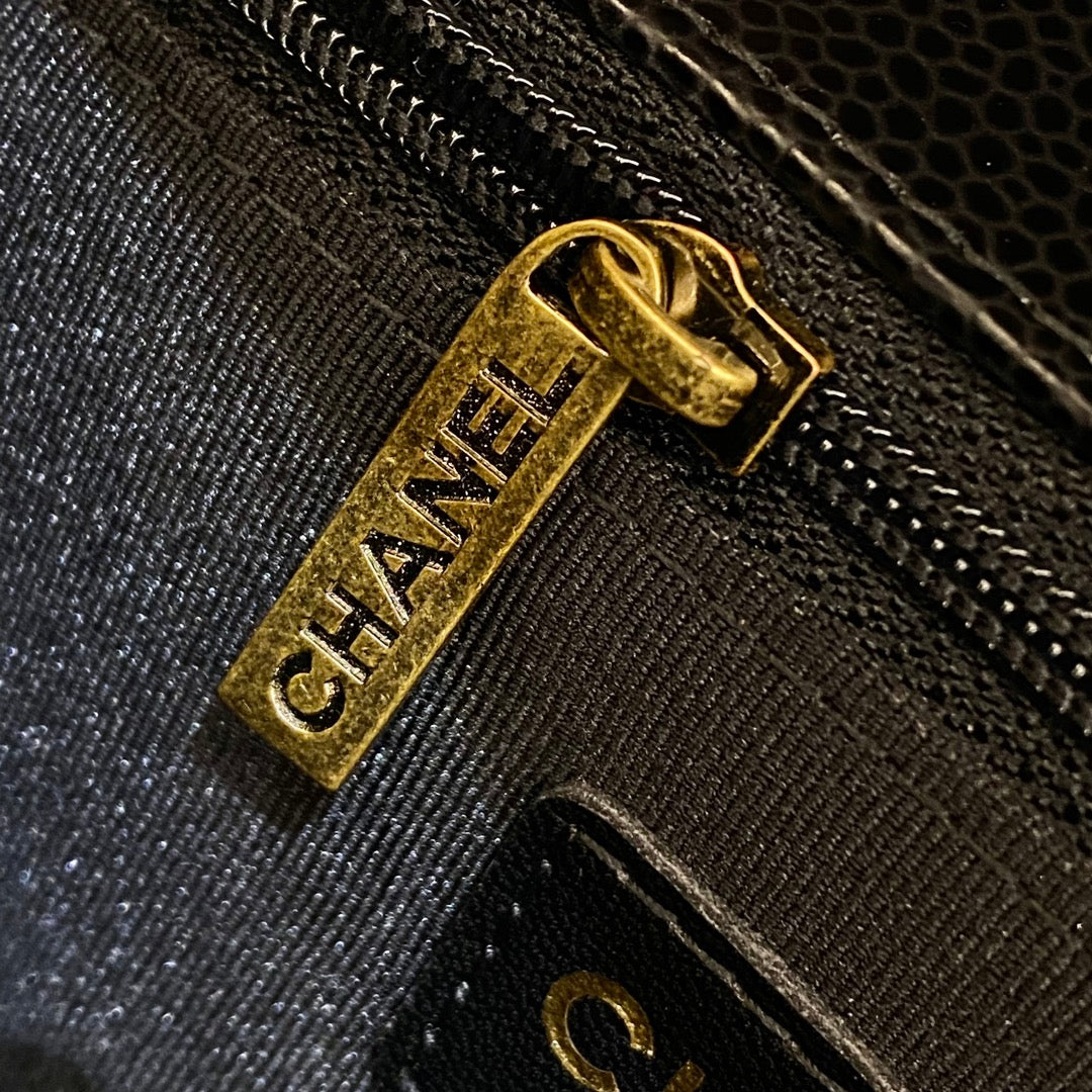 CH LARGE BOY HANDBAG 28  Grained Calfskin Black