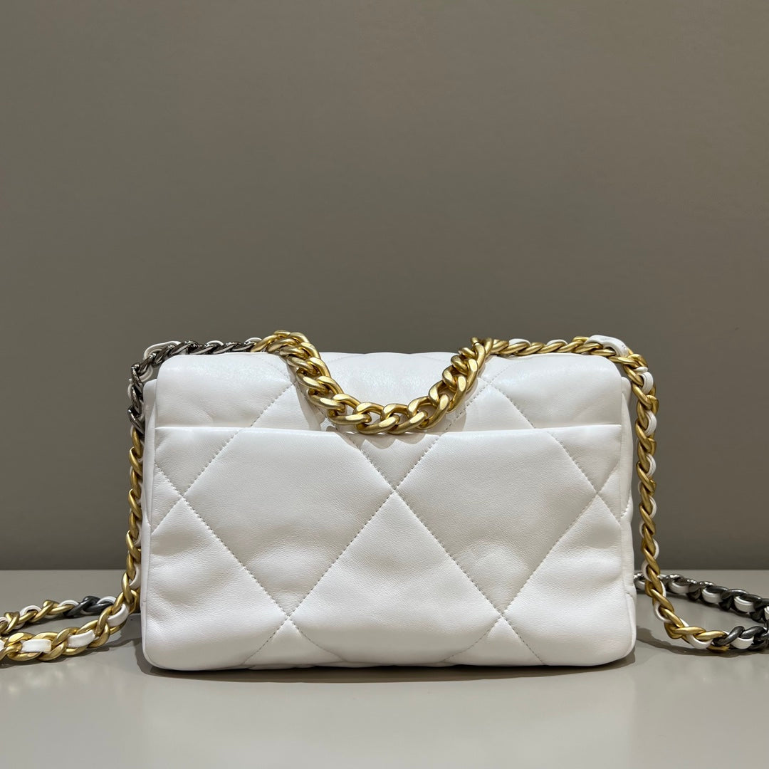 CH 19 HANDBAG 26  Lambskin White