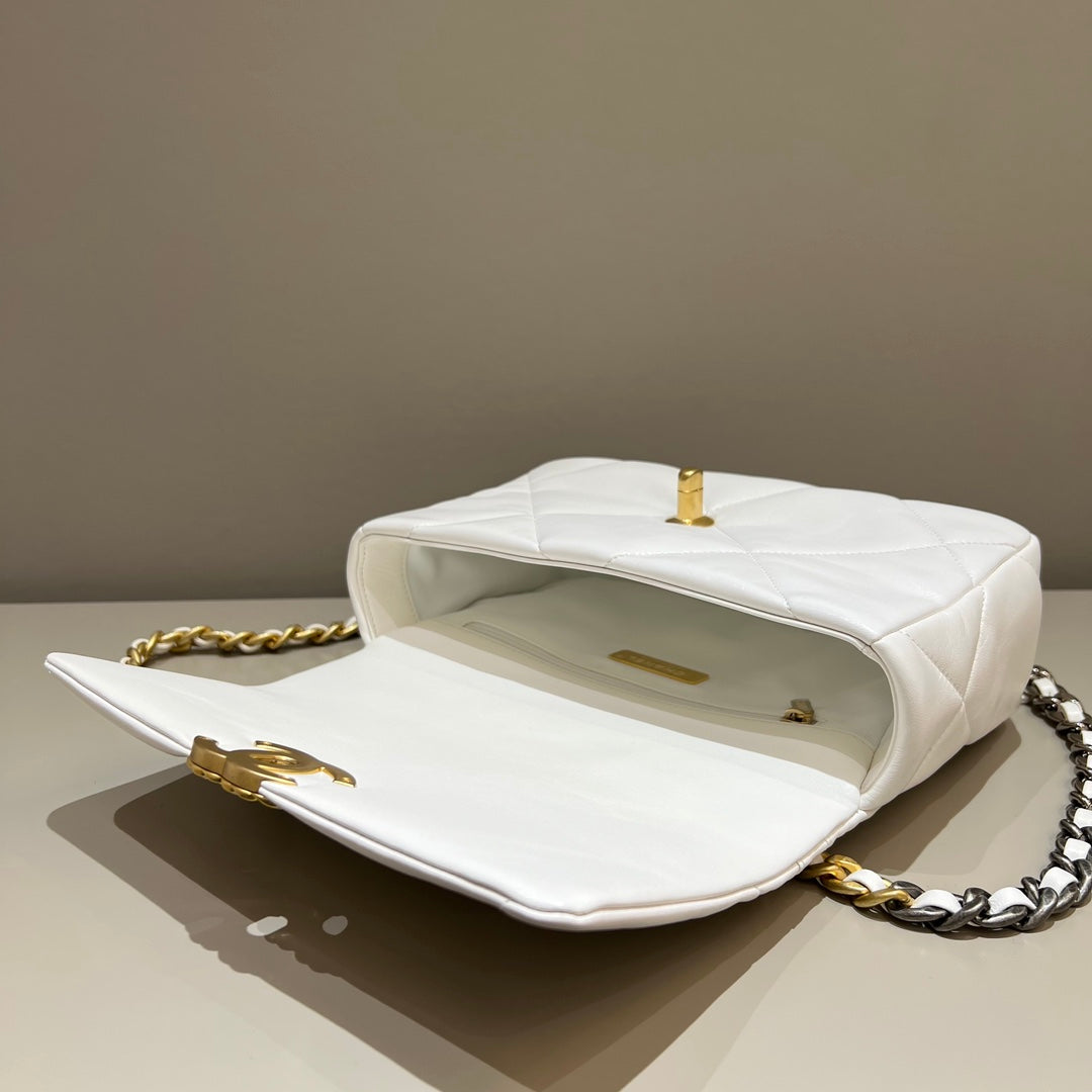 CH 19 HANDBAG 26  Lambskin White