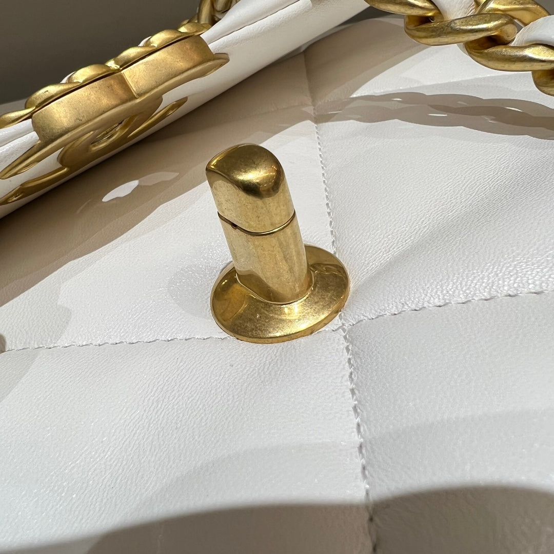 CH 19 HANDBAG 26  Lambskin White