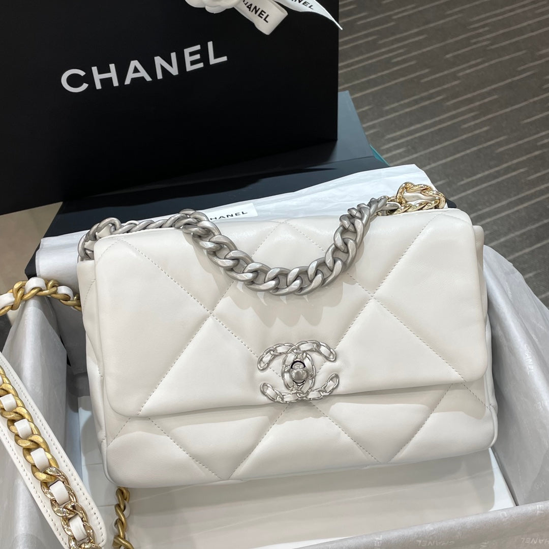 CH 19 HANDBAG 26  Lambskin White