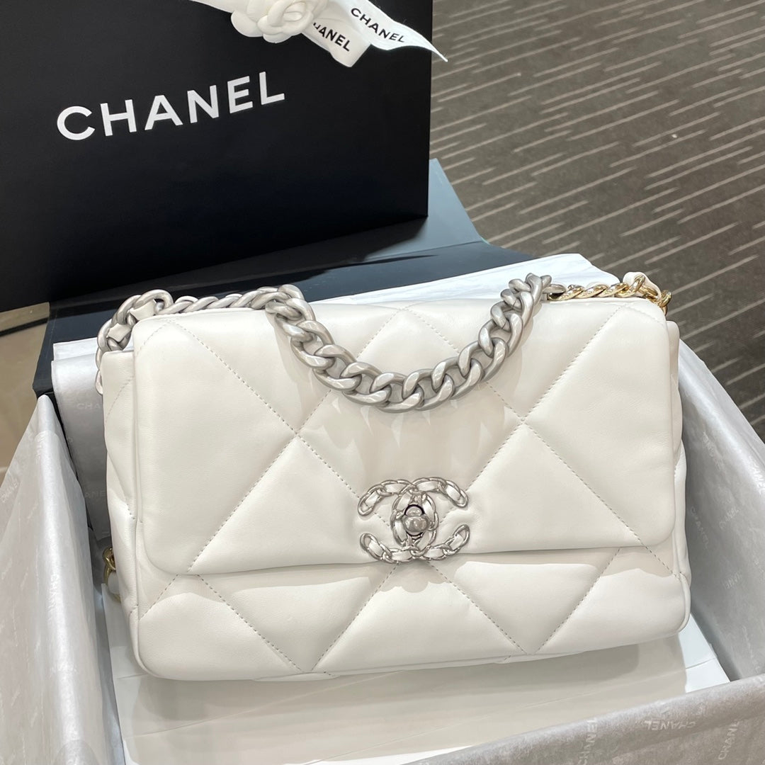 CH 19 HANDBAG 26  Lambskin White