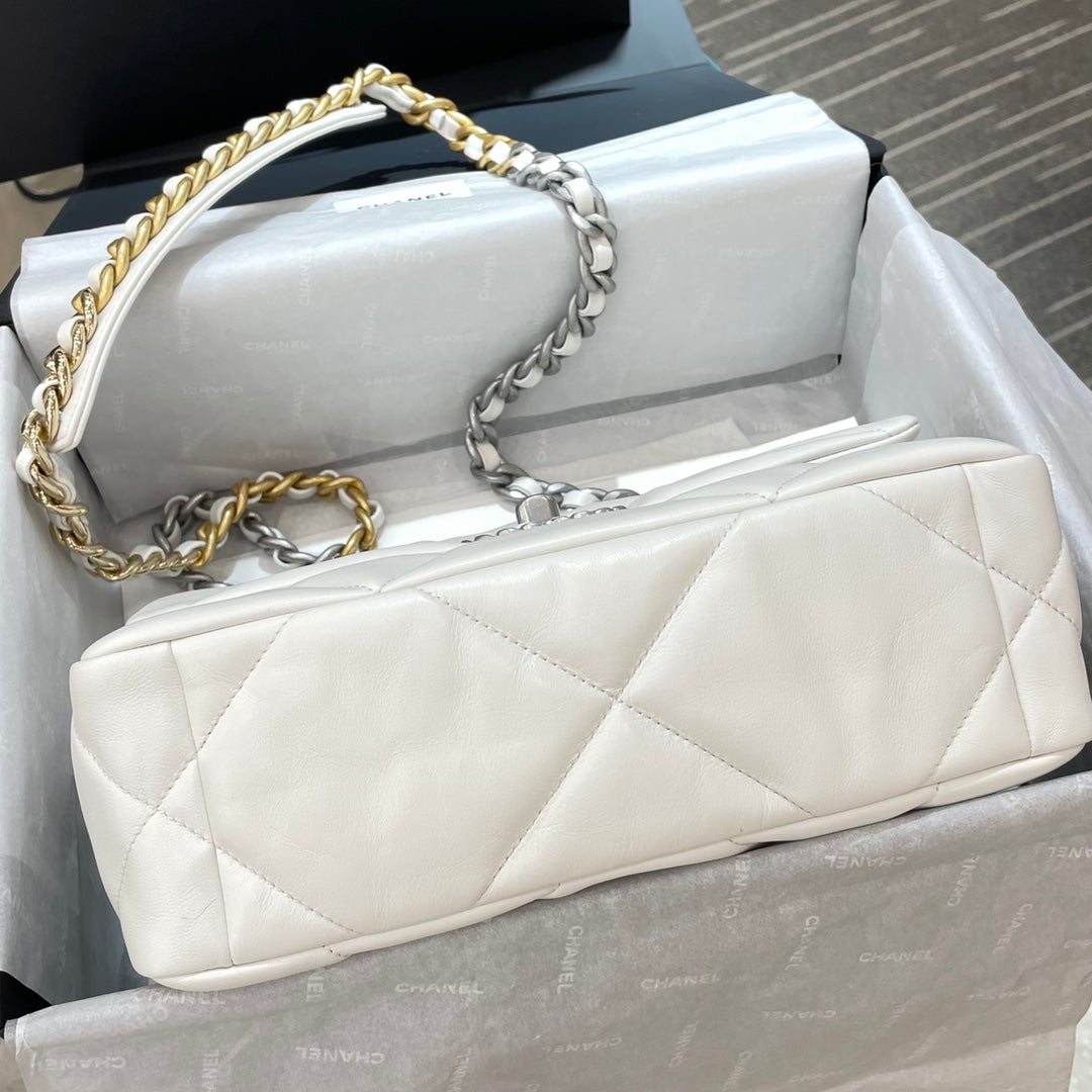 CH 19 HANDBAG 26  Lambskin White
