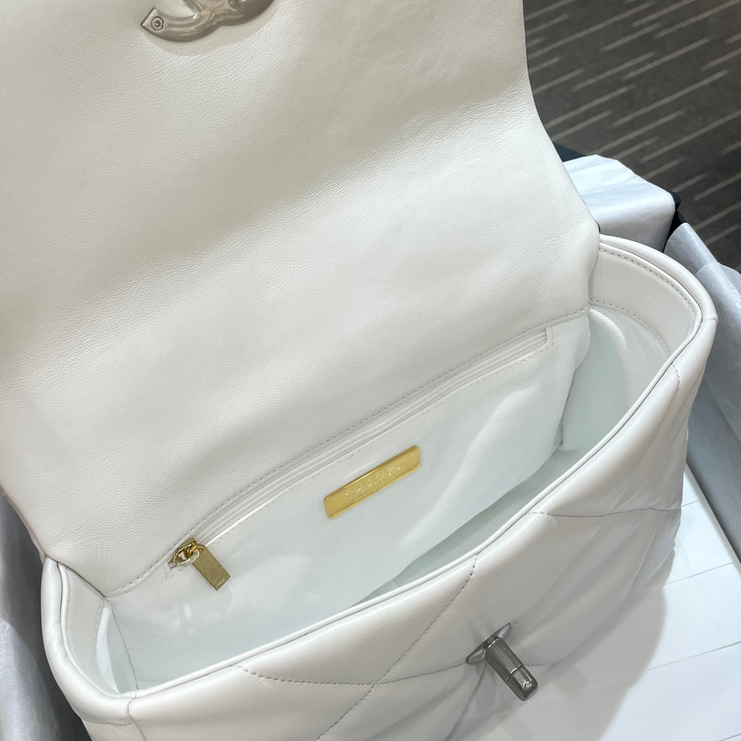 CH 19 HANDBAG 26  Lambskin White