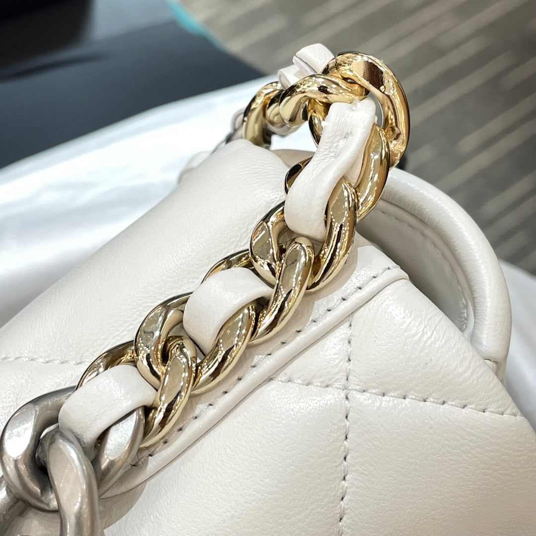 CH 19 HANDBAG 26  Lambskin White