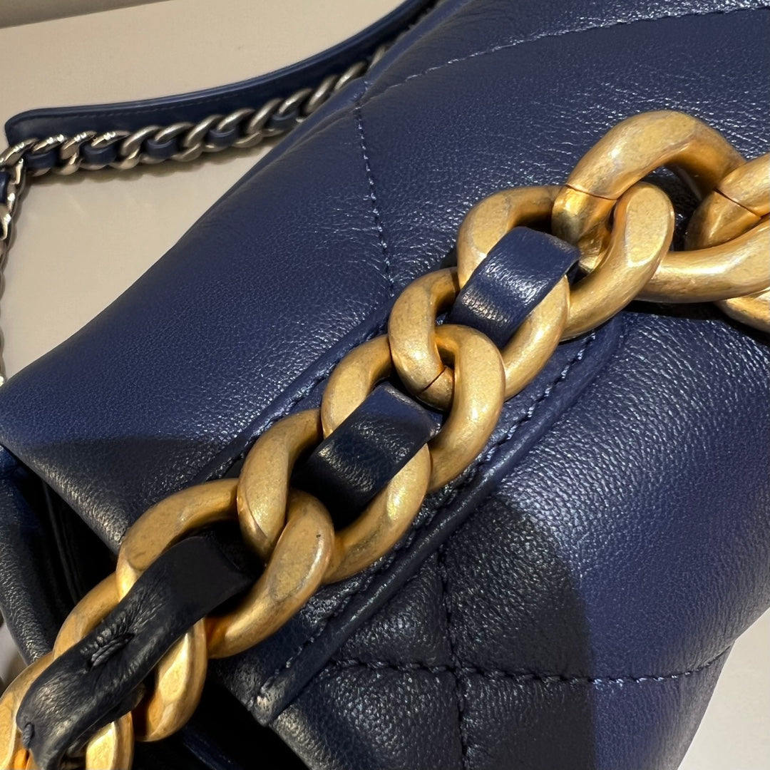CH  19 HANDBAG 26  Lambskin Navy Blue
