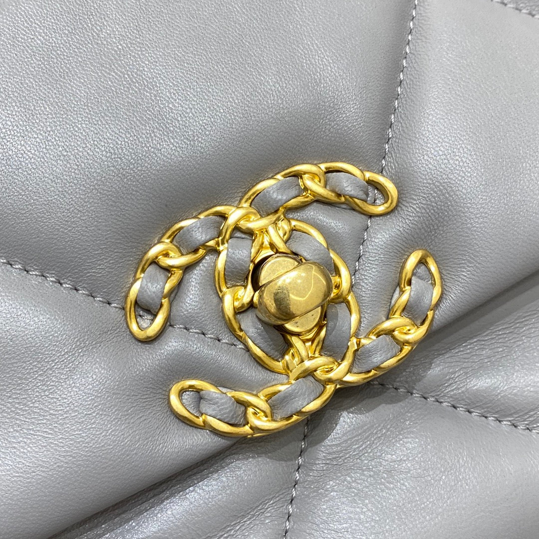 CH  19 HANDBAG 26  Lambskin Light Grey