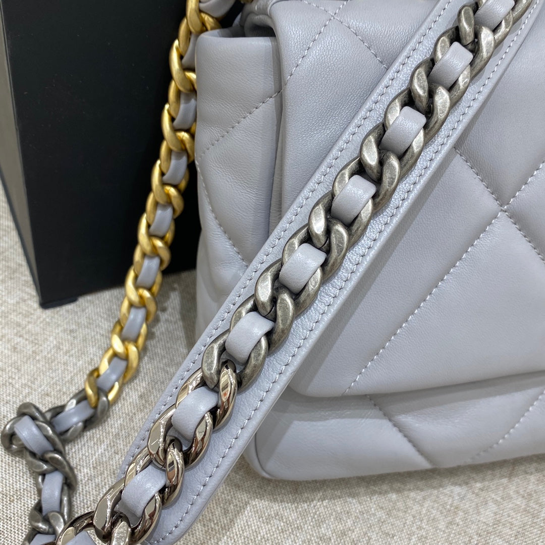 CH  19 HANDBAG 26  Lambskin Light Grey