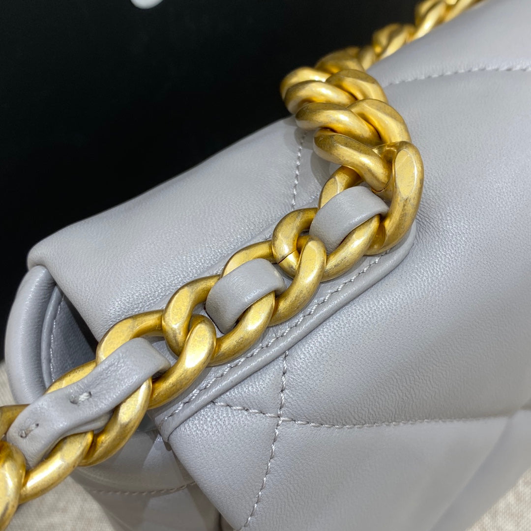 CH  19 HANDBAG 26  Lambskin Light Grey