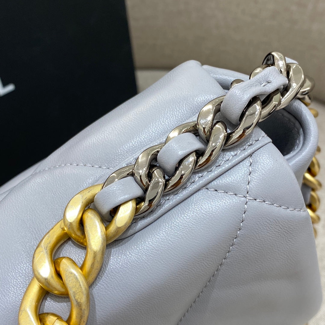 CH  19 HANDBAG 26  Lambskin Light Grey