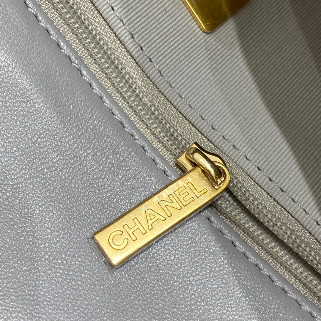 CH  19 HANDBAG 26  Lambskin Light Grey