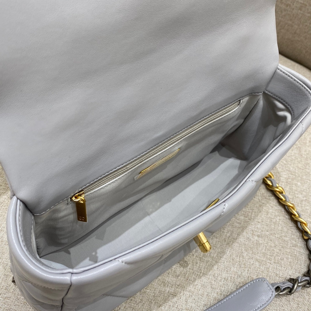 CH  19 HANDBAG 26  Lambskin Light Grey