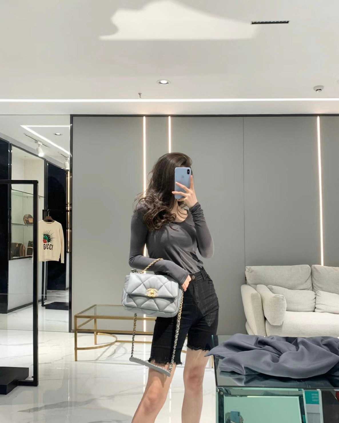 CH  19 HANDBAG 26  Lambskin Light Grey